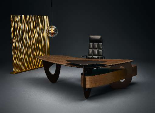 Photo 1: This Tama Desk was finished with the best walnut veneer. Photo: Walter Knoll